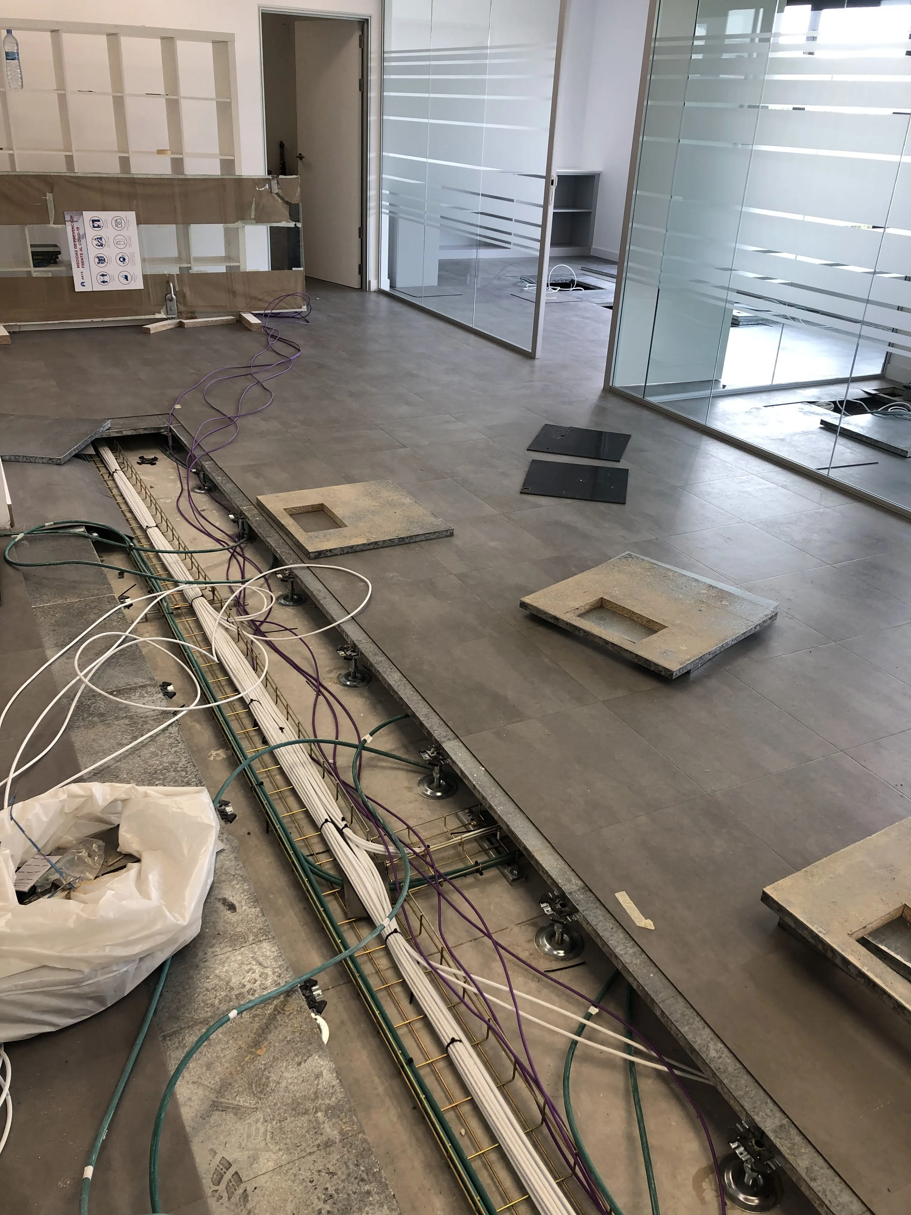 Instalación eléctrica en local comercial realizada por AG Electricista en Majadahonda